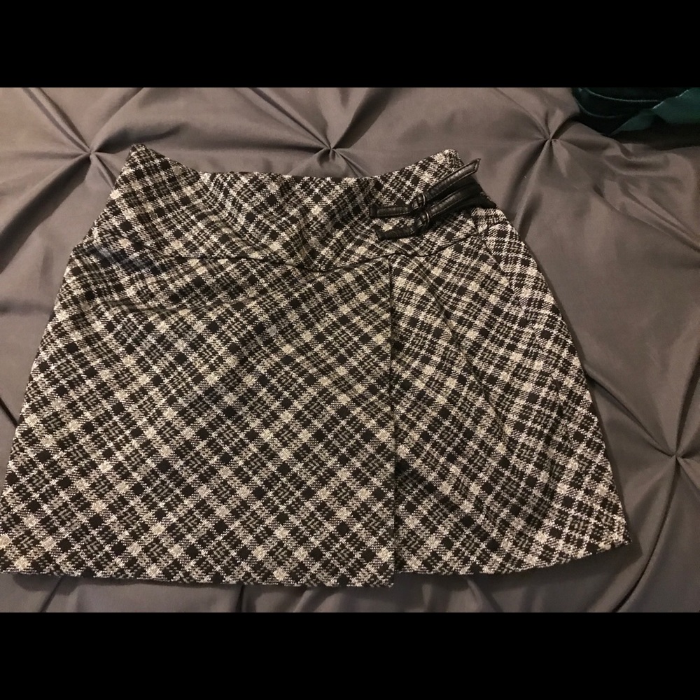 Black and silver plaid skirt.